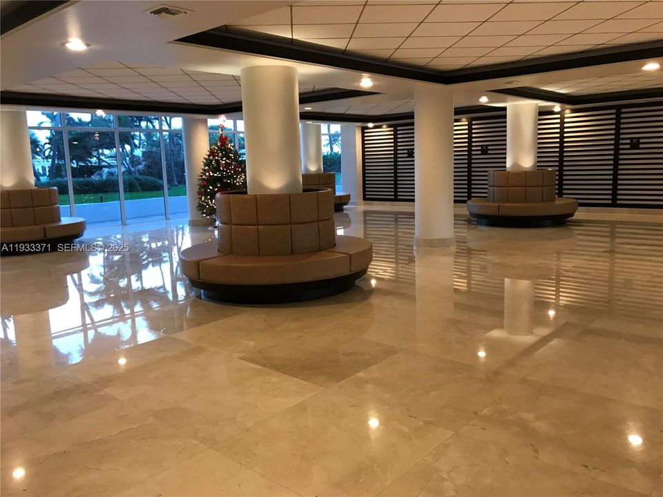 For Rent: $2,700 (1 beds, 1 baths, 1097 Square Feet)