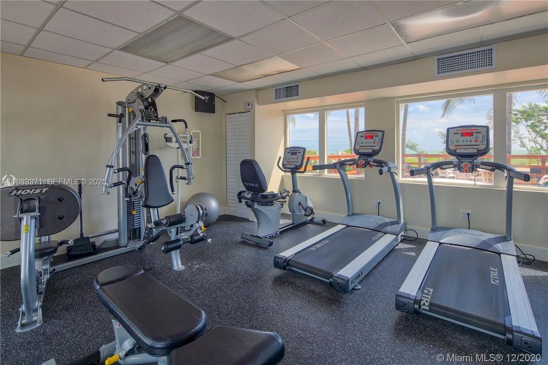 For Rent: $2,700 (1 beds, 1 baths, 1097 Square Feet)