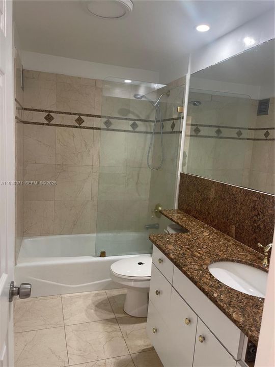 For Rent: $2,700 (1 beds, 1 baths, 1097 Square Feet)