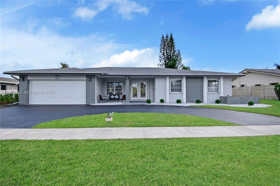 出租: $6,000 (4 贝兹, 3 浴室, 2440 平方英尺)