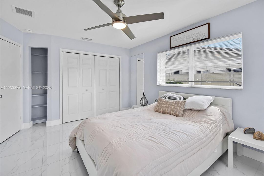 出租: $6,000 (4 贝兹, 3 浴室, 2440 平方英尺)