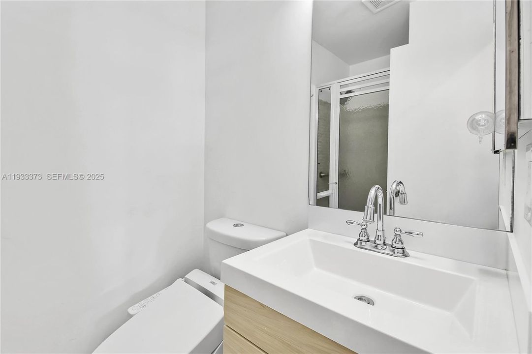 出租: $6,000 (4 贝兹, 3 浴室, 2440 平方英尺)