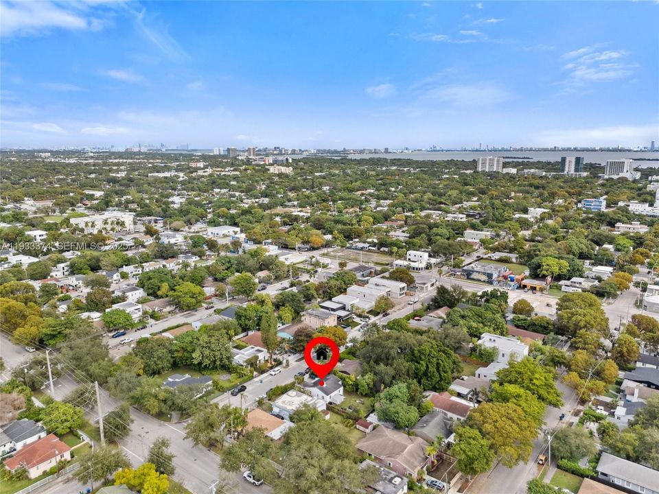 For Sale: $798,000 (2 beds, 1 baths, 977 Square Feet)