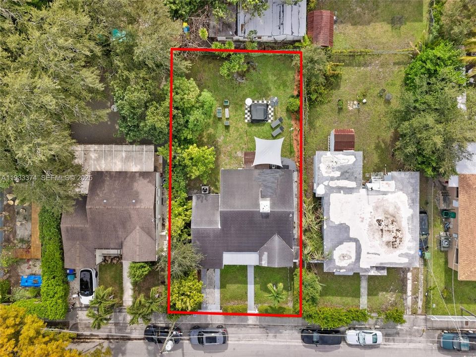 For Sale: $798,000 (2 beds, 1 baths, 977 Square Feet)