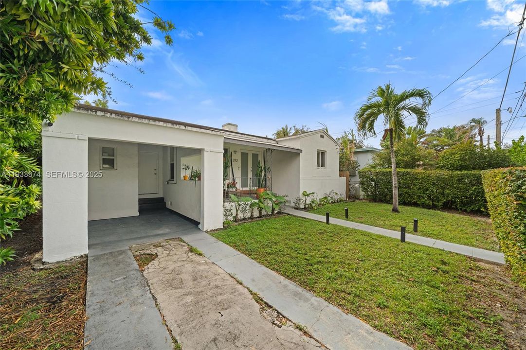 For Sale: $798,000 (2 beds, 1 baths, 977 Square Feet)