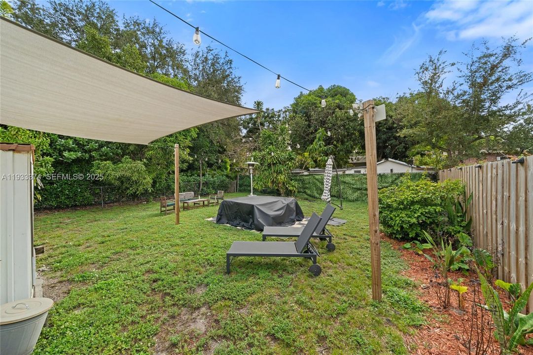 For Sale: $798,000 (2 beds, 1 baths, 977 Square Feet)