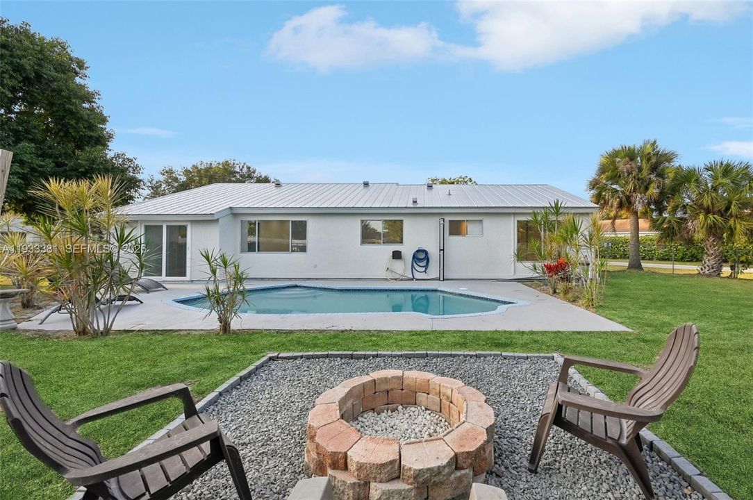 For Sale: $379,900 (3 beds, 2 baths, 1176 Square Feet)