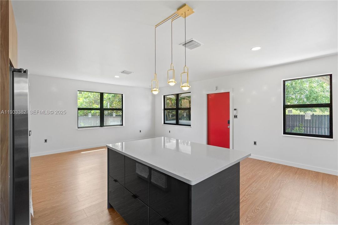 For Rent: $2,800 (2 beds, 2 baths, 1025 Square Feet)