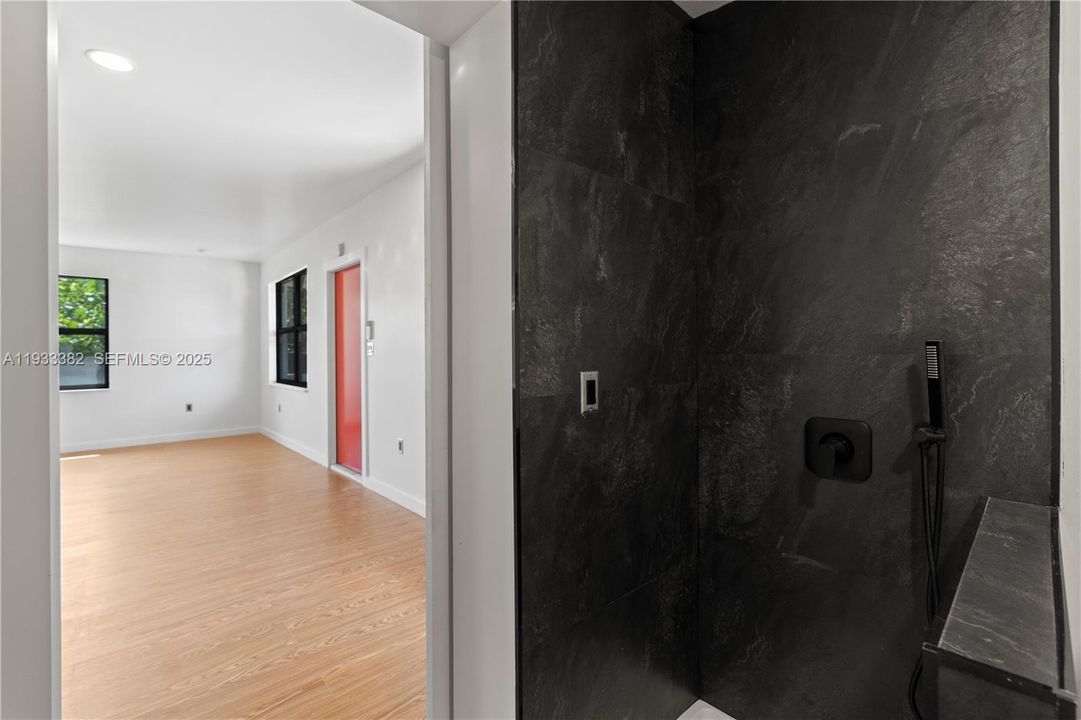 For Rent: $2,800 (2 beds, 2 baths, 1025 Square Feet)