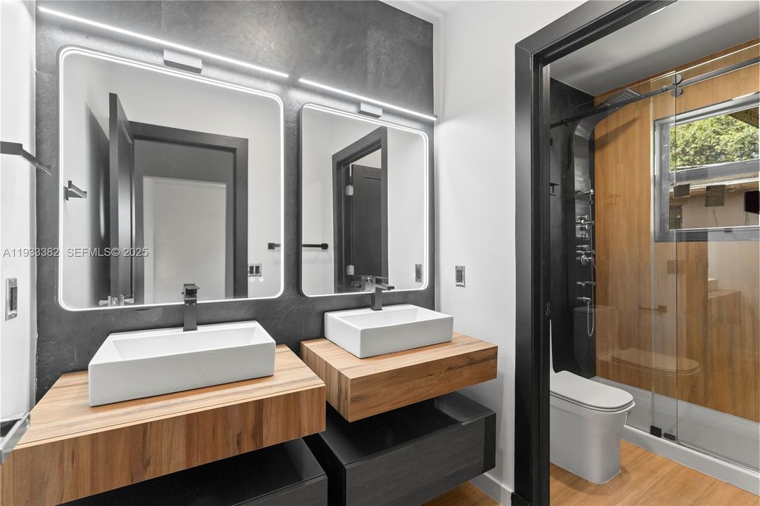 For Rent: $2,800 (2 beds, 2 baths, 1025 Square Feet)