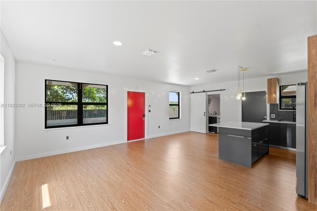 For Rent: $2,800 (2 beds, 2 baths, 1025 Square Feet)