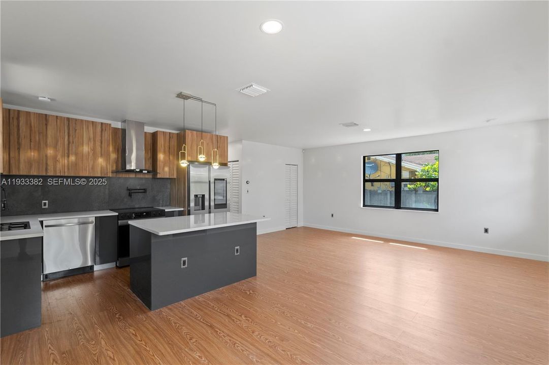 For Rent: $2,800 (2 beds, 2 baths, 1025 Square Feet)