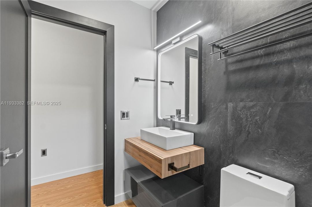 For Rent: $2,800 (2 beds, 2 baths, 1025 Square Feet)