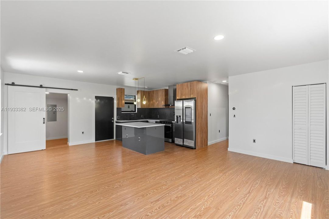 For Rent: $2,800 (2 beds, 2 baths, 1025 Square Feet)