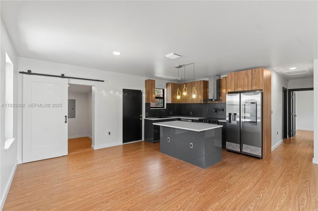 For Rent: $2,800 (2 beds, 2 baths, 1025 Square Feet)