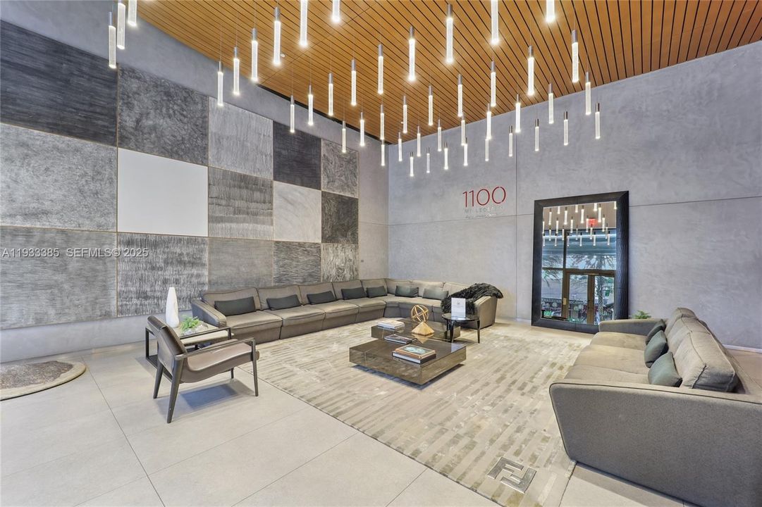 For Sale: $675,000 (2 beds, 2 baths, 921 Square Feet)