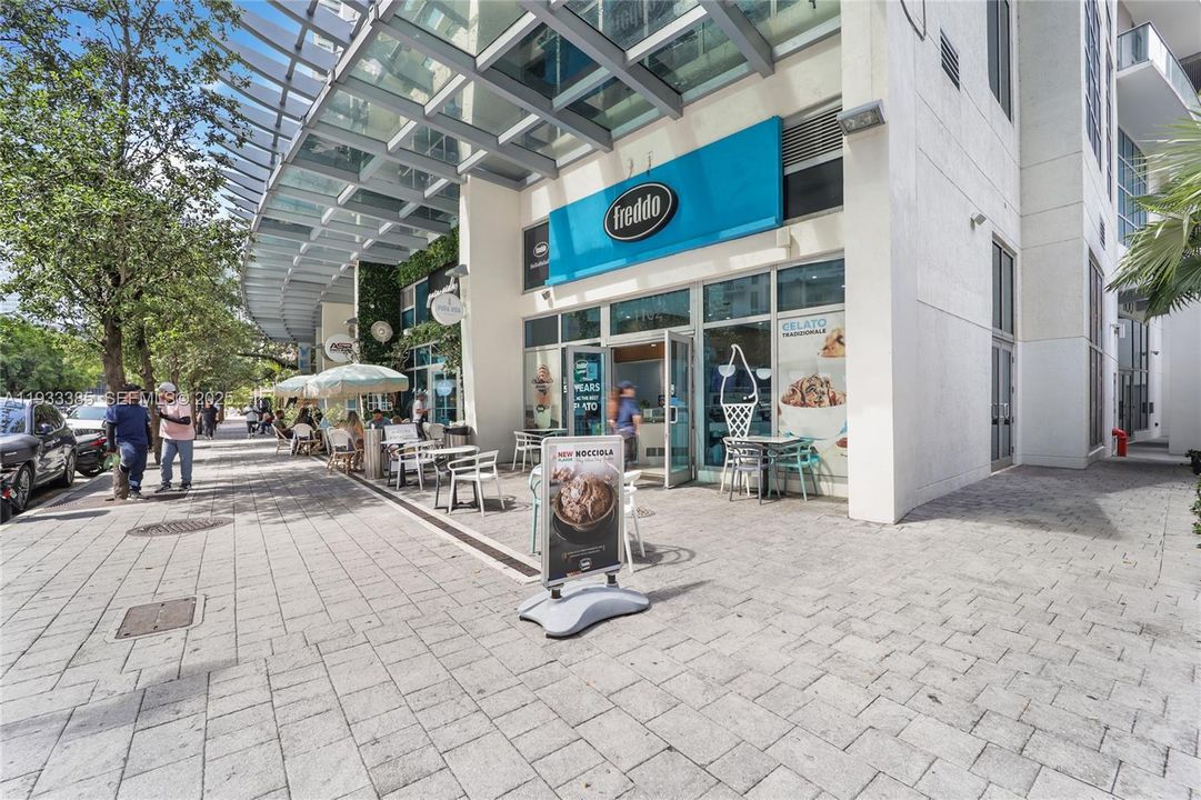 For Sale: $675,000 (2 beds, 2 baths, 921 Square Feet)