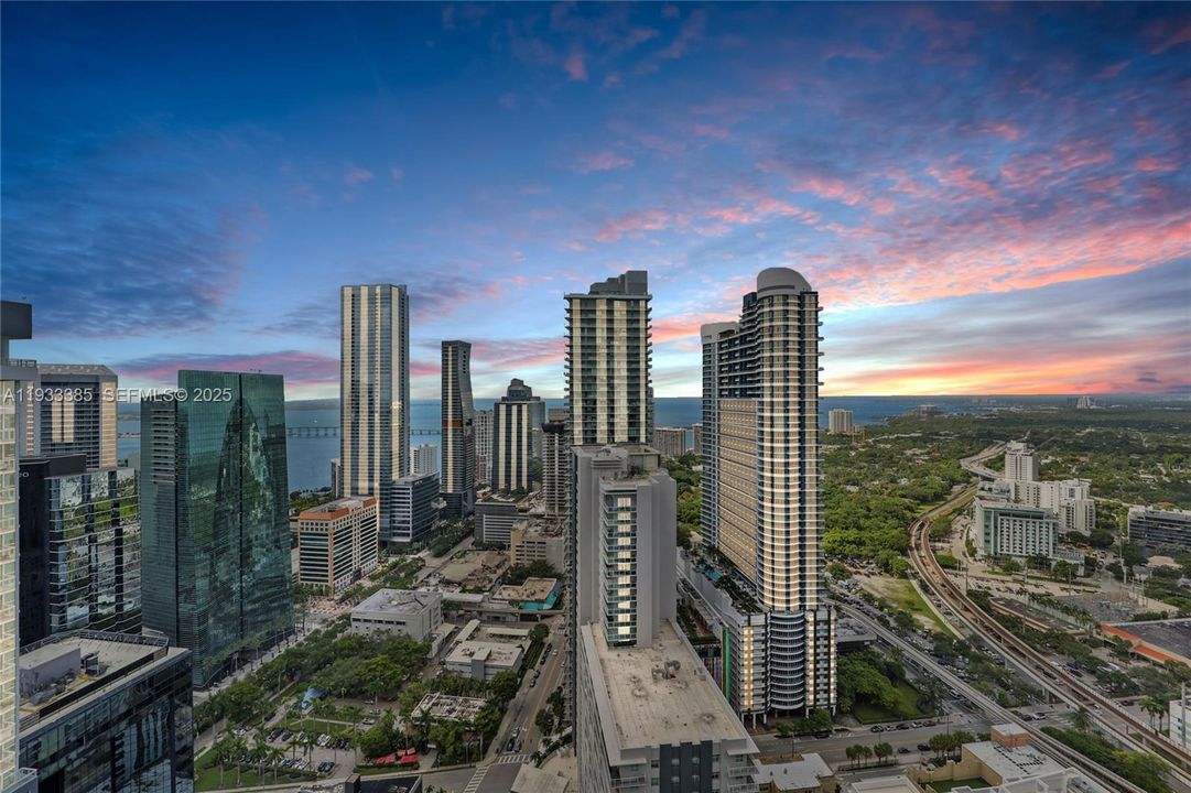 For Sale: $675,000 (2 beds, 2 baths, 921 Square Feet)