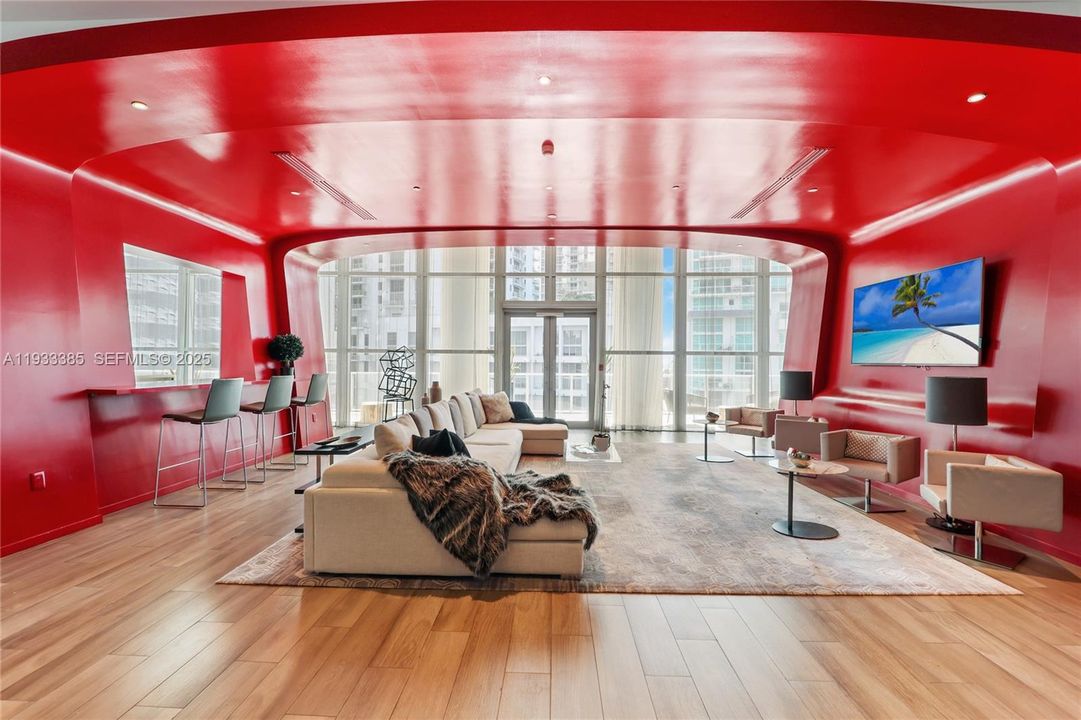 For Sale: $675,000 (2 beds, 2 baths, 921 Square Feet)