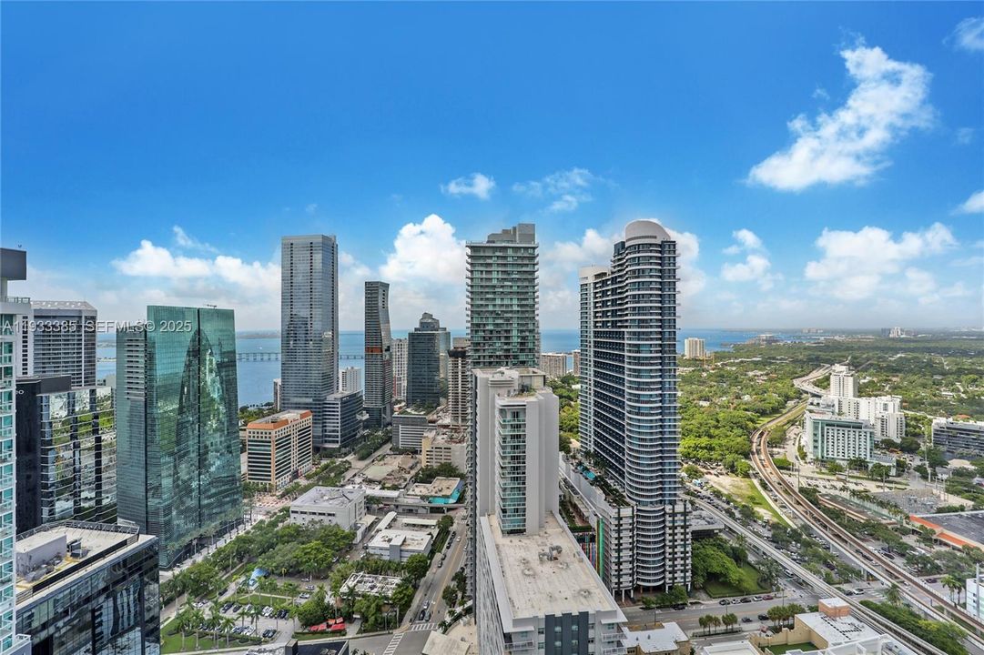 For Sale: $675,000 (2 beds, 2 baths, 921 Square Feet)