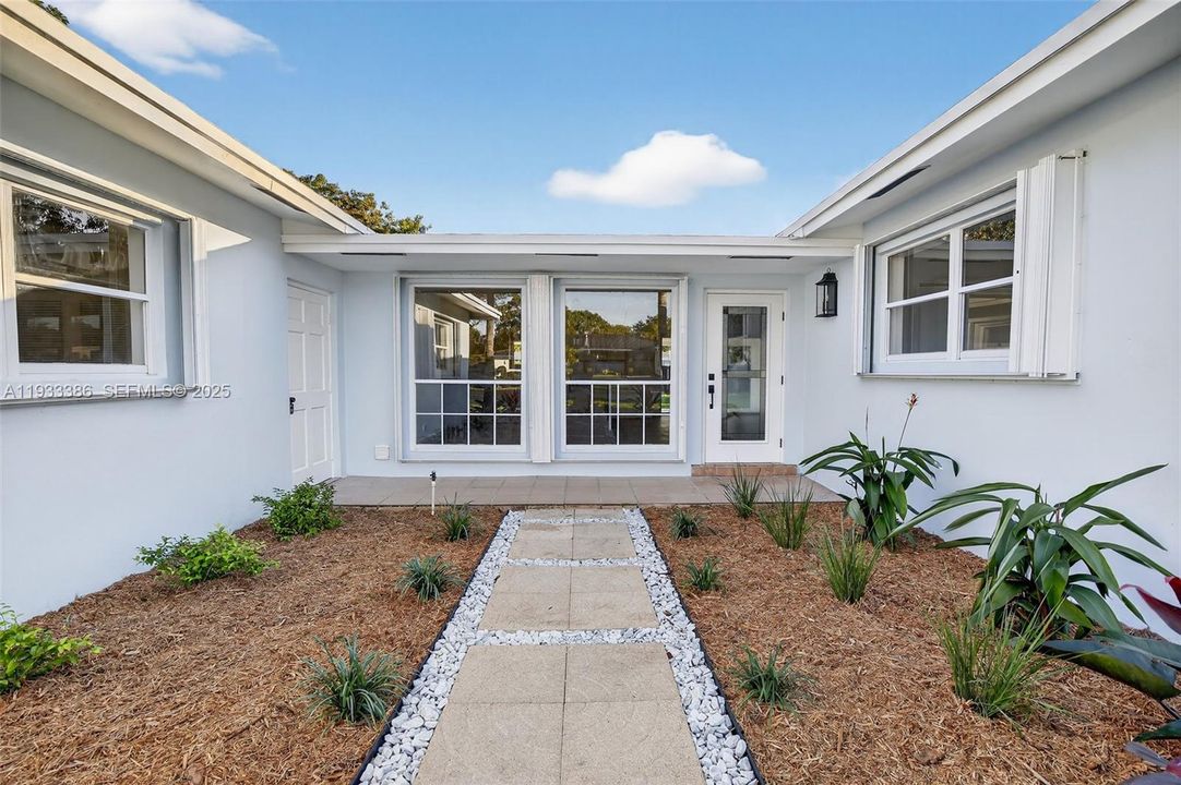 En Venta: $859,000 (4 camas, 2 baños, 2053 Pies cuadrados)