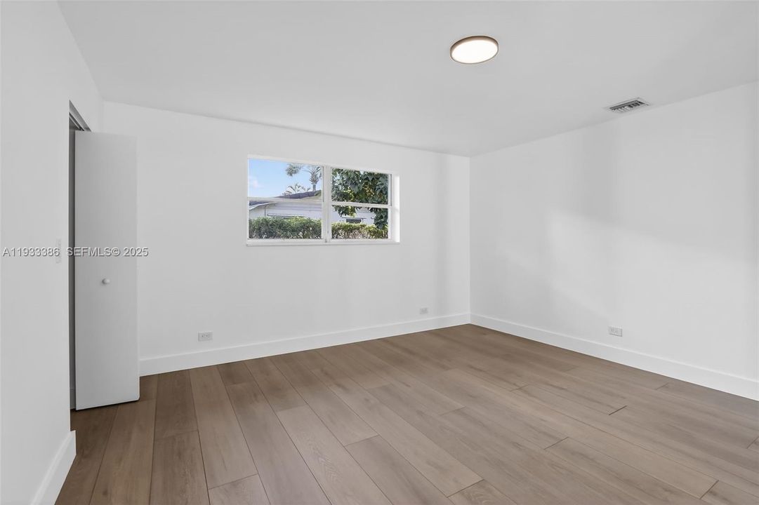 En Venta: $859,000 (4 camas, 2 baños, 2053 Pies cuadrados)