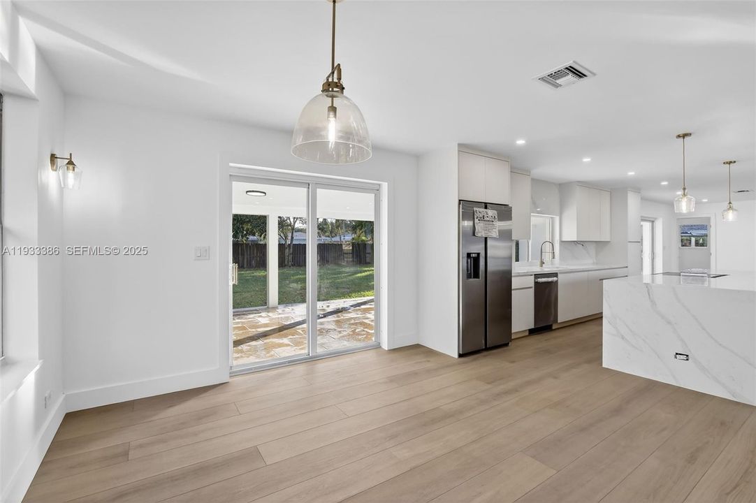 En Venta: $859,000 (4 camas, 2 baños, 2053 Pies cuadrados)