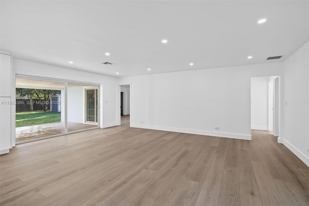 En Venta: $859,000 (4 camas, 2 baños, 2053 Pies cuadrados)