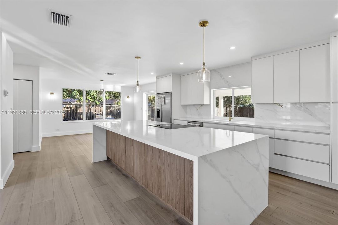 En Venta: $859,000 (4 camas, 2 baños, 2053 Pies cuadrados)