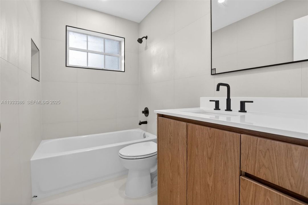 En Venta: $859,000 (4 camas, 2 baños, 2053 Pies cuadrados)