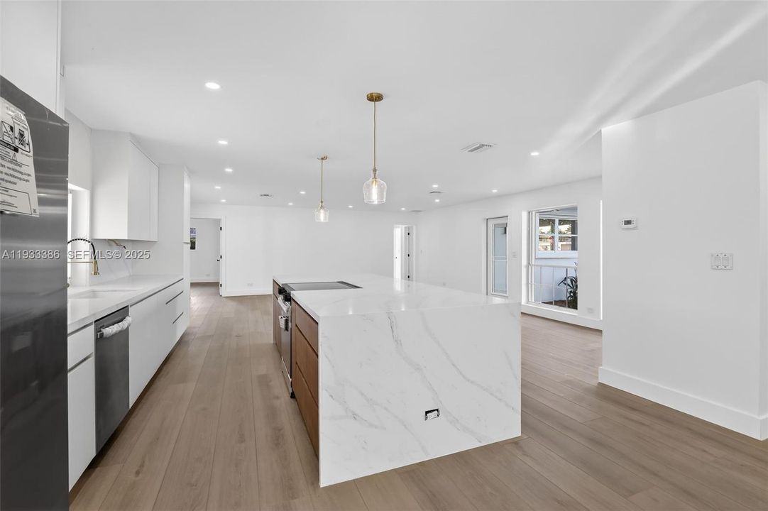 En Venta: $859,000 (4 camas, 2 baños, 2053 Pies cuadrados)