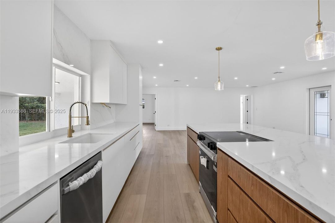 En Venta: $859,000 (4 camas, 2 baños, 2053 Pies cuadrados)