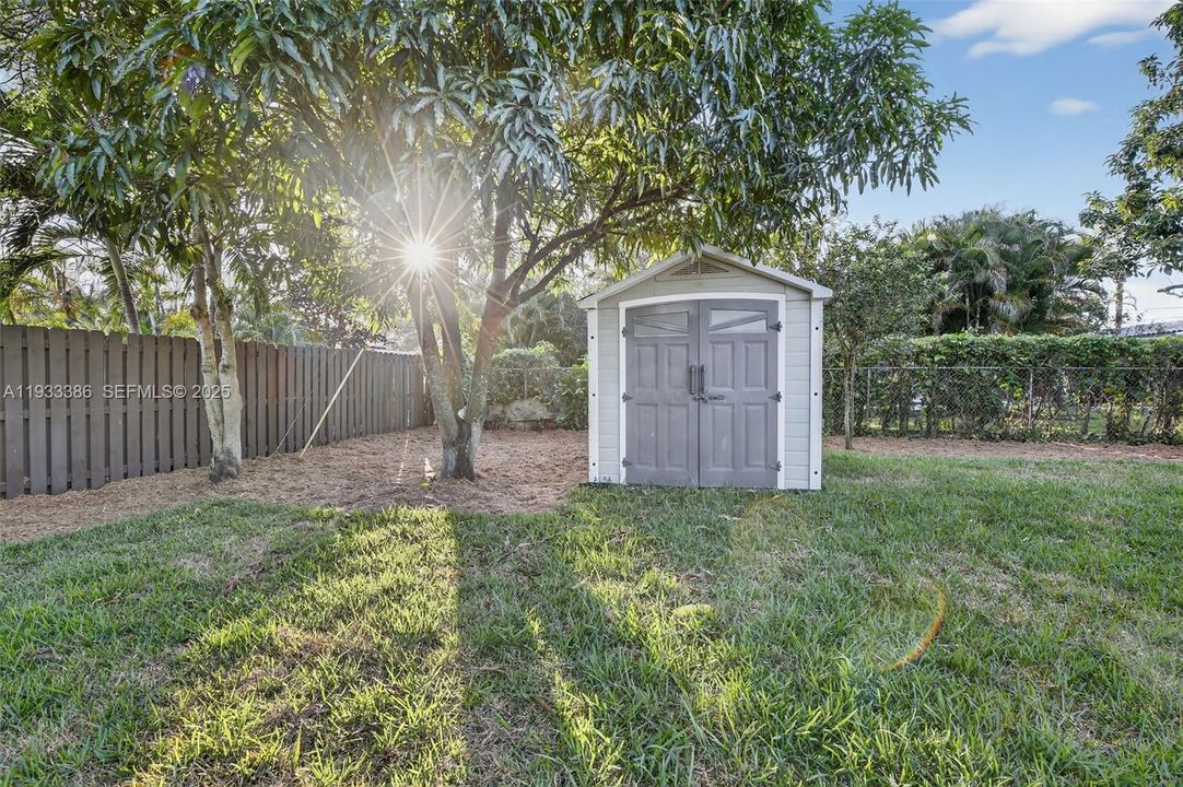 En Venta: $859,000 (4 camas, 2 baños, 2053 Pies cuadrados)