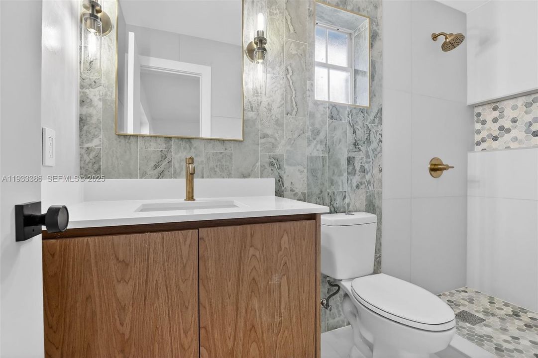 En Venta: $859,000 (4 camas, 2 baños, 2053 Pies cuadrados)