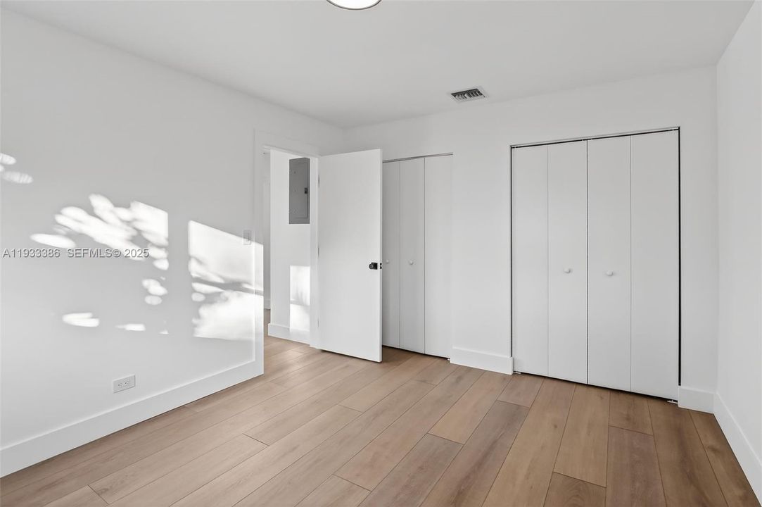 En Venta: $859,000 (4 camas, 2 baños, 2053 Pies cuadrados)