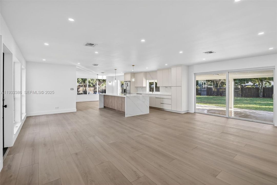 En Venta: $859,000 (4 camas, 2 baños, 2053 Pies cuadrados)