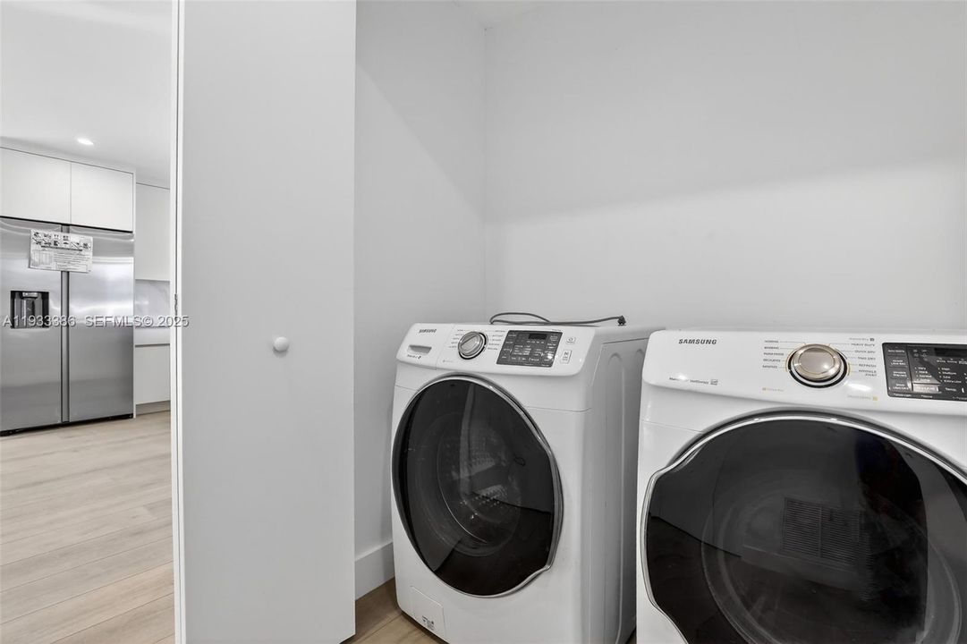 En Venta: $859,000 (4 camas, 2 baños, 2053 Pies cuadrados)