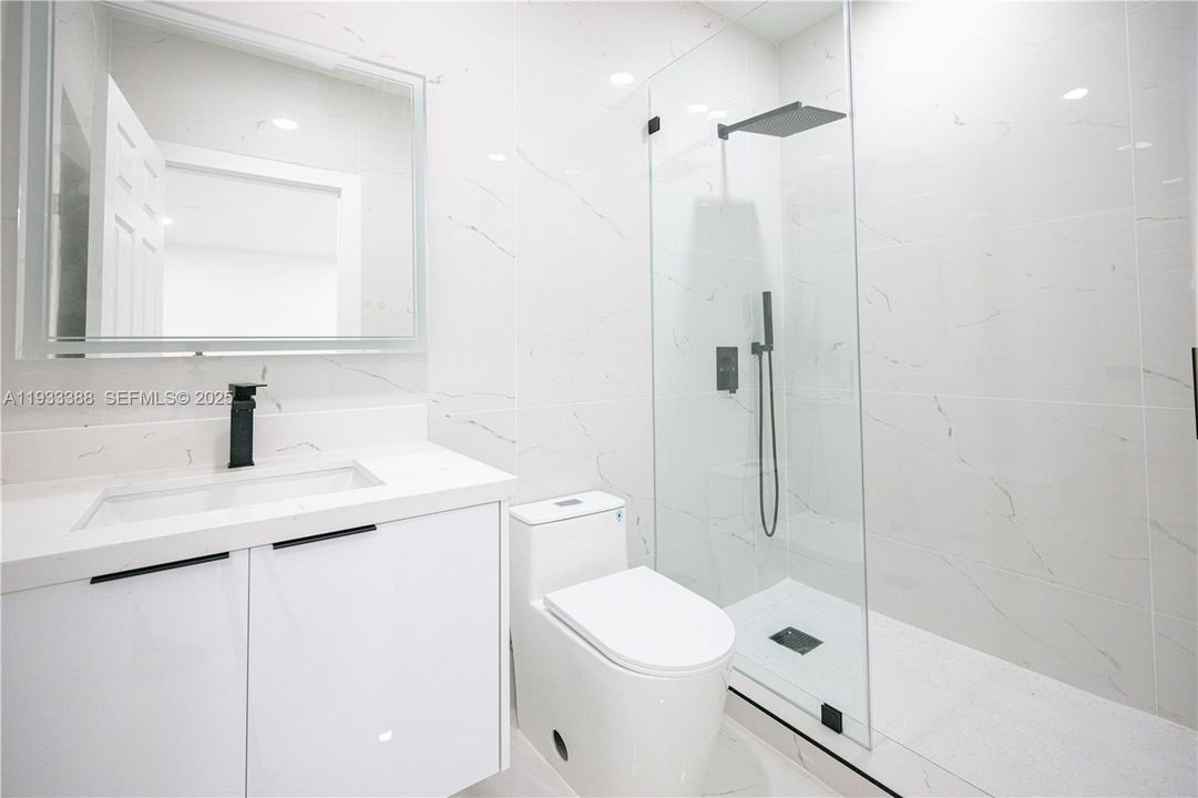 For Sale: $1,050,000 (5 beds, 3 baths, 2372 Square Feet)