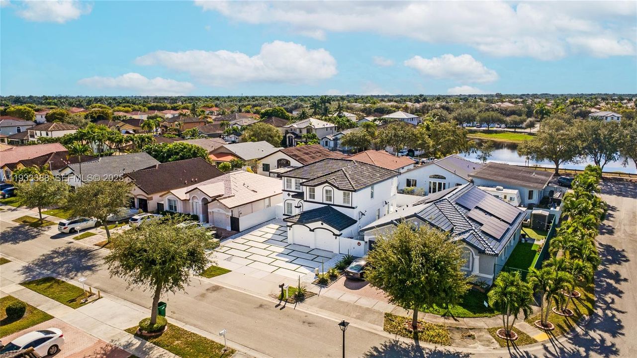 For Sale: $1,050,000 (5 beds, 3 baths, 2372 Square Feet)