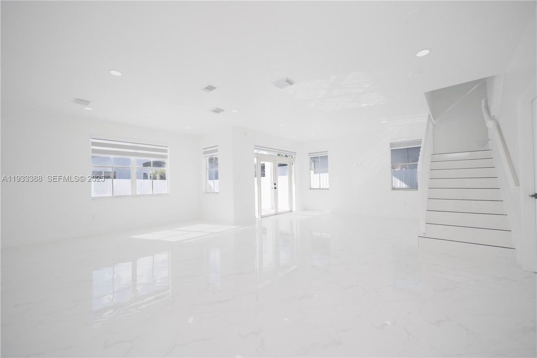 For Sale: $1,050,000 (5 beds, 3 baths, 2372 Square Feet)