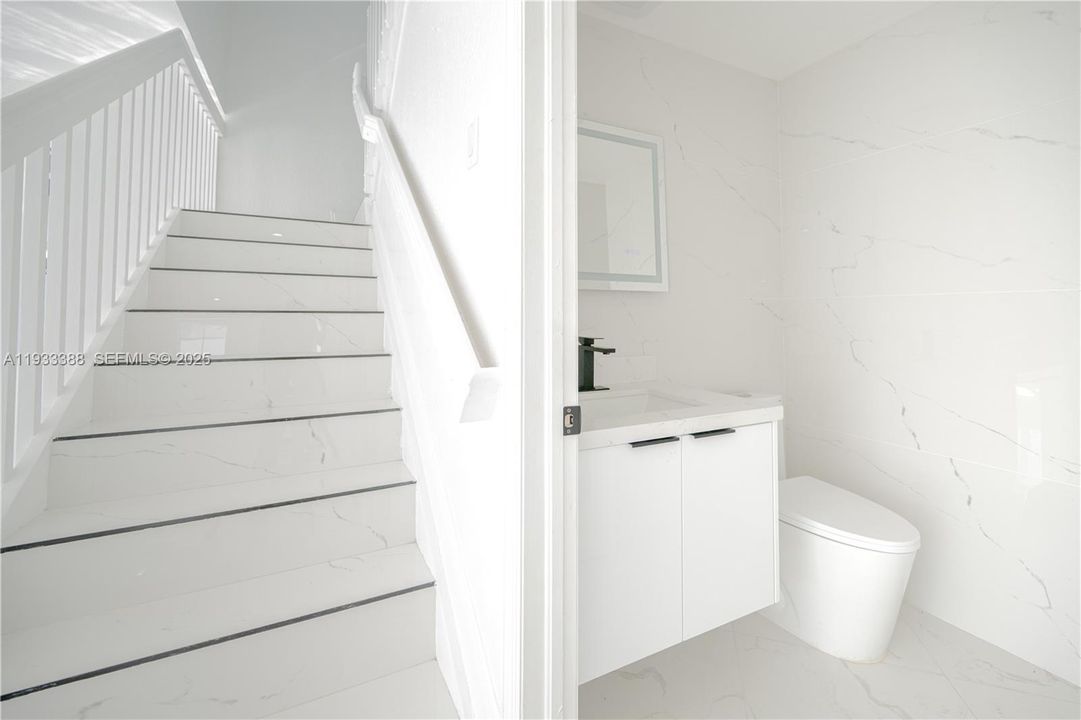 For Sale: $1,050,000 (5 beds, 3 baths, 2372 Square Feet)