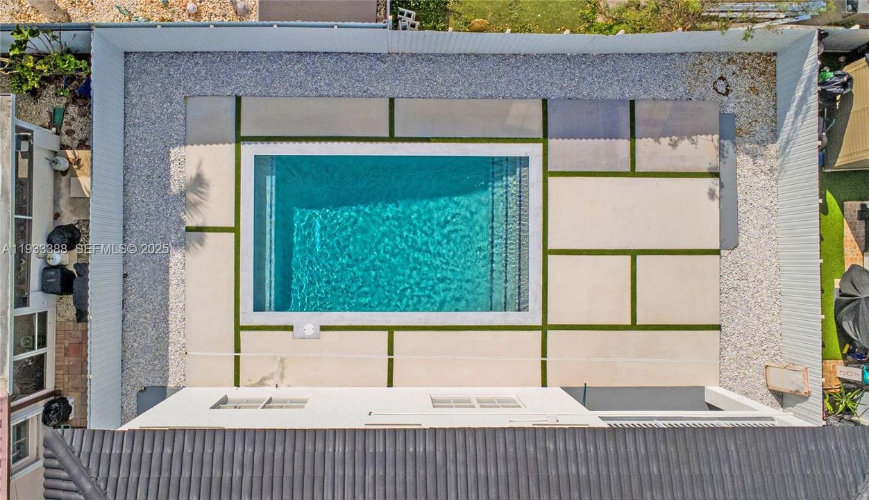 For Sale: $1,050,000 (5 beds, 3 baths, 2372 Square Feet)