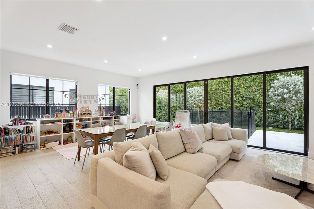 For Sale: $1,750,000 (4 beds, 4 baths, 2622 Square Feet)