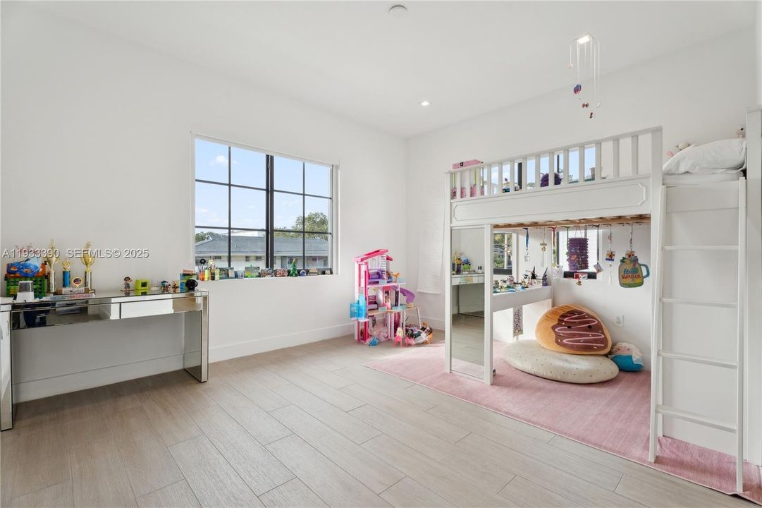 For Sale: $1,750,000 (4 beds, 4 baths, 2622 Square Feet)