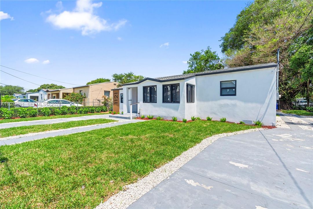 出租: $3,450 (3 贝兹, 2 浴室, 1170 平方英尺)