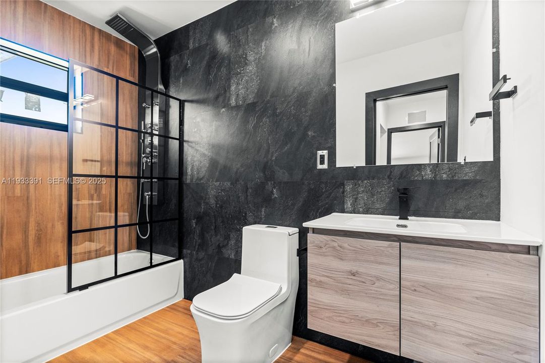 出租: $3,450 (3 贝兹, 2 浴室, 1170 平方英尺)