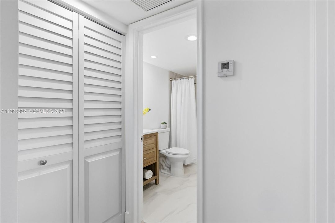 For Sale: $289,000 (2 beds, 2 baths, 1192 Square Feet)