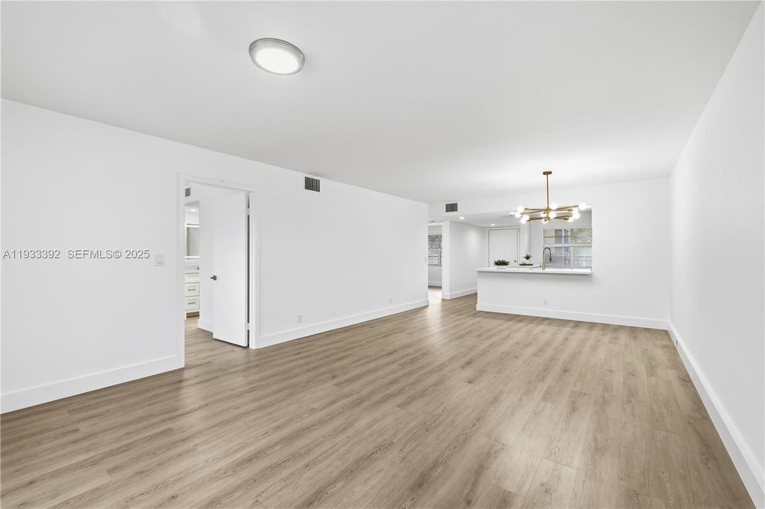 For Sale: $289,000 (2 beds, 2 baths, 1192 Square Feet)