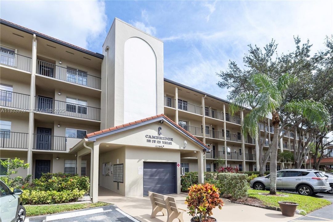 For Sale: $289,000 (2 beds, 2 baths, 1192 Square Feet)