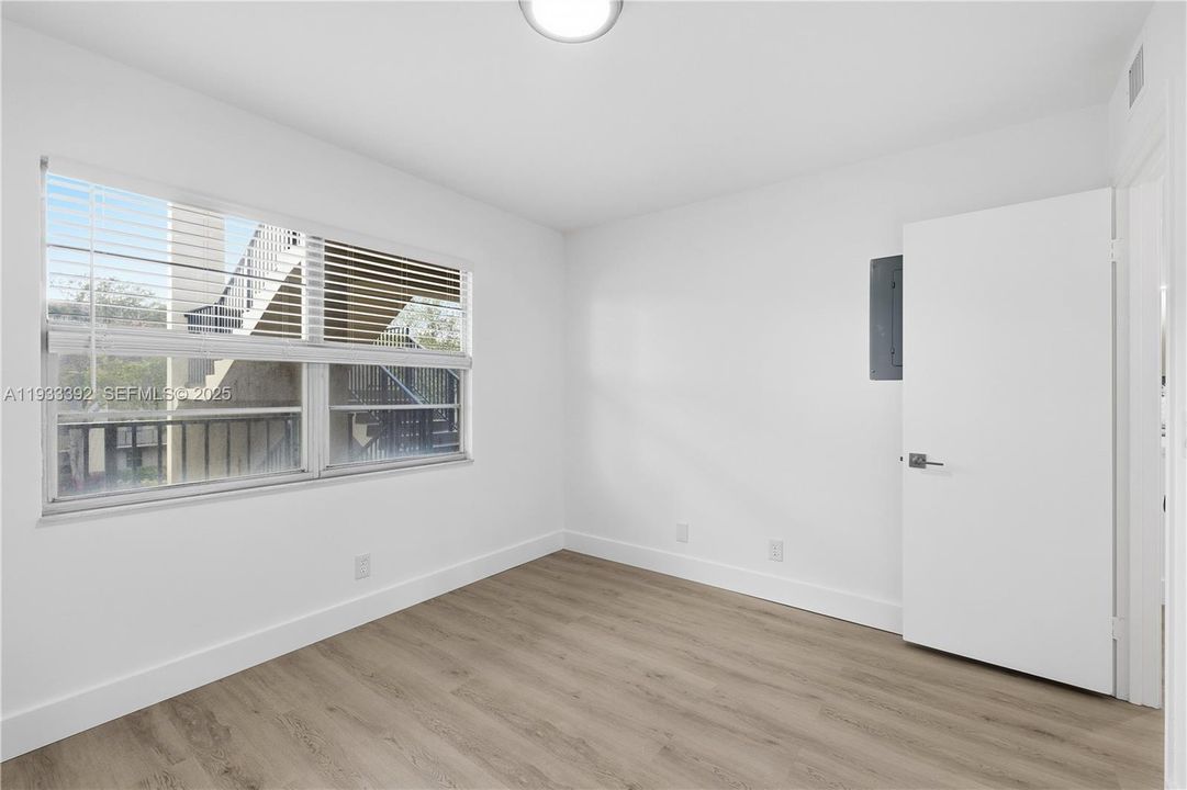 For Sale: $289,000 (2 beds, 2 baths, 1192 Square Feet)